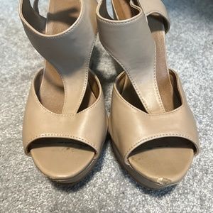 Nude wedges